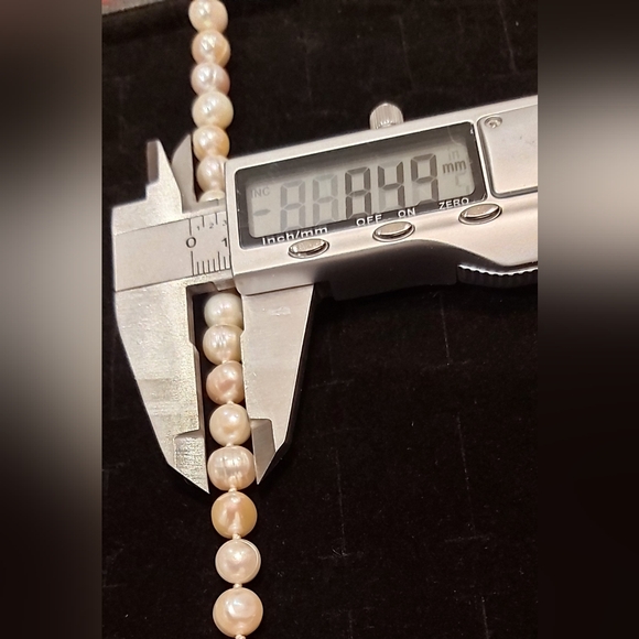 22" Genunine Pearls 8mm - Picture 3 of 4